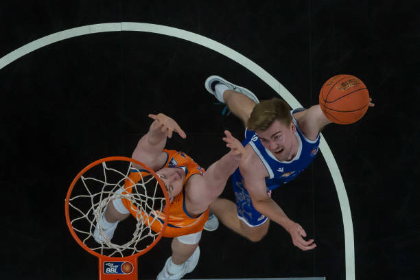 型赛事中的 型赛事中的